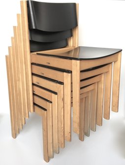 Unieke houten stoelen