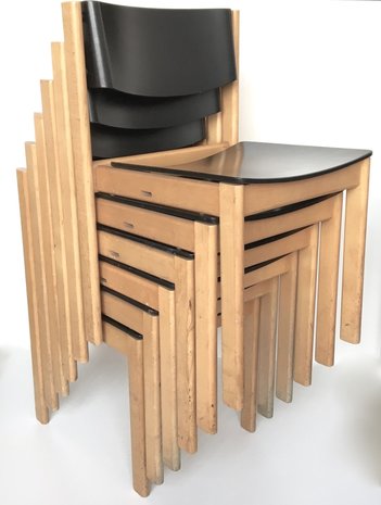 Unieke houten stoelen